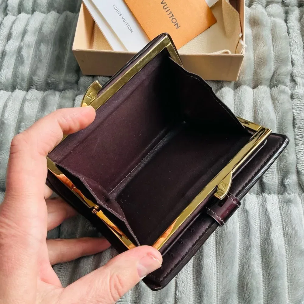 Authentic Louis Vuitton kiss lock Wallet